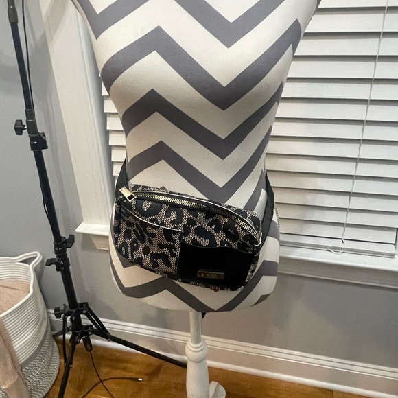 Crossbody bag new from Temu great condition, black and brown great gift - Picture 8 of 8